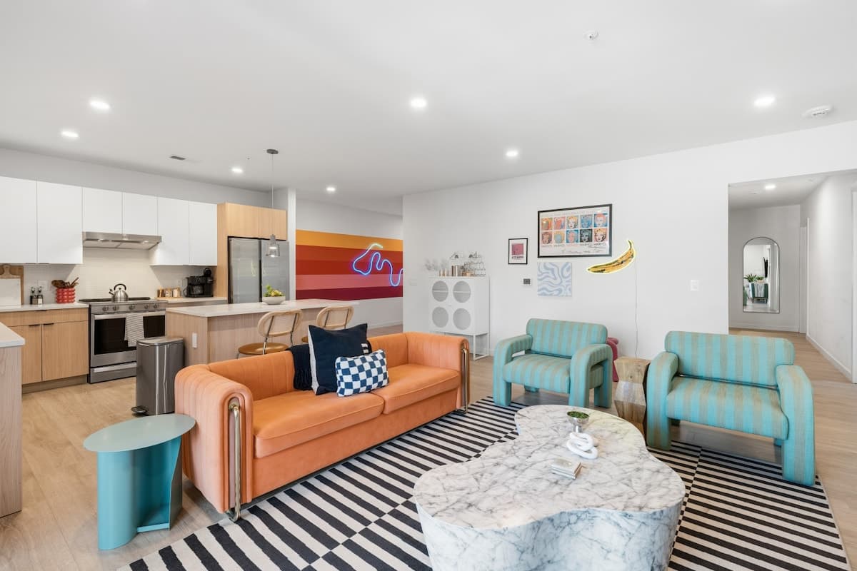 Retro 4BR Near Broadway